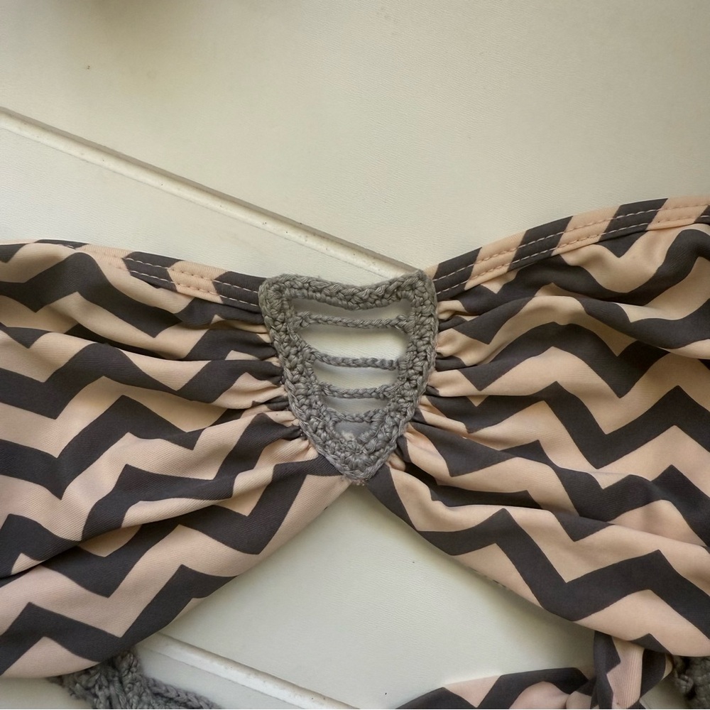 Acacia Chevron Patterned Bandeau Top - Picture 5 of 7